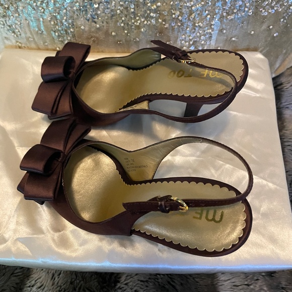 Me Too Rich Brown Satin Peep Toe 4" Heels Size 7M - Picture 8 of 9